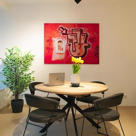 Hamilius Center By Rentaroo *