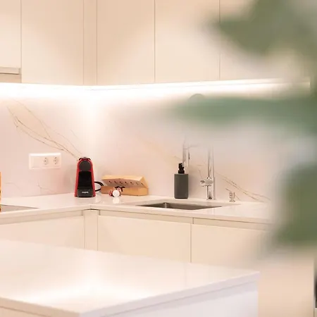 Hamilius Center By Rentaroo