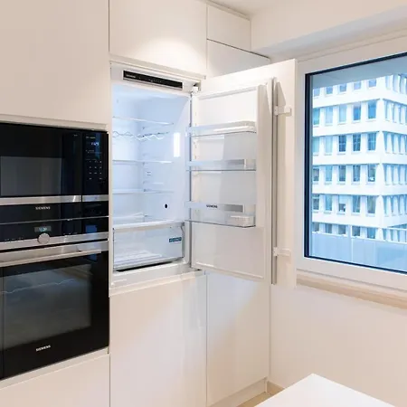 Hamilius Center By Rentaroo *