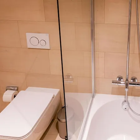 Hamilius Center By Rentaroo Apartment