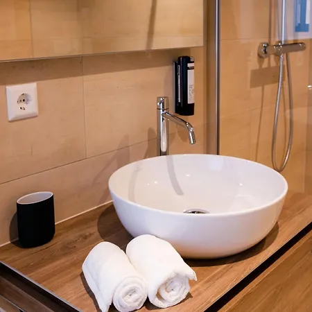 Apartment Hamilius Center By Rentaroo