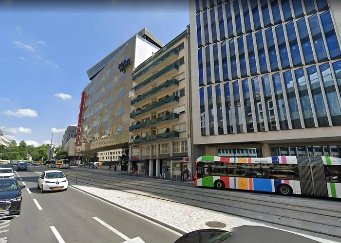 Hamilius Center By Rentaroo *