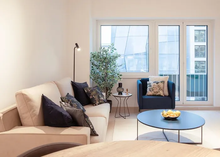 Hamilius Center By Rentaroo *