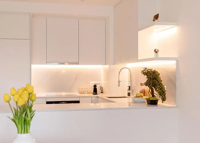 Hamilius Center By Rentaroo Apartment *