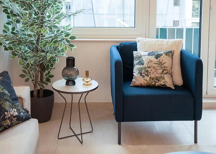 Hamilius Center By Rentaroo *