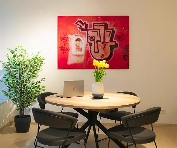 Hamilius Center By Rentaroo *