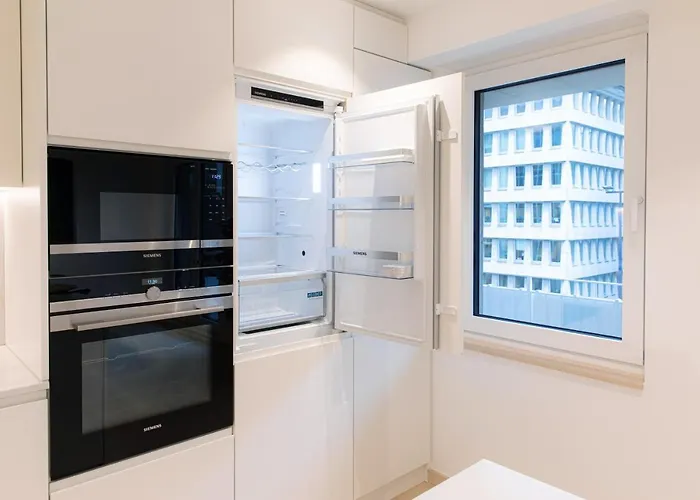 Hamilius Center By Rentaroo *